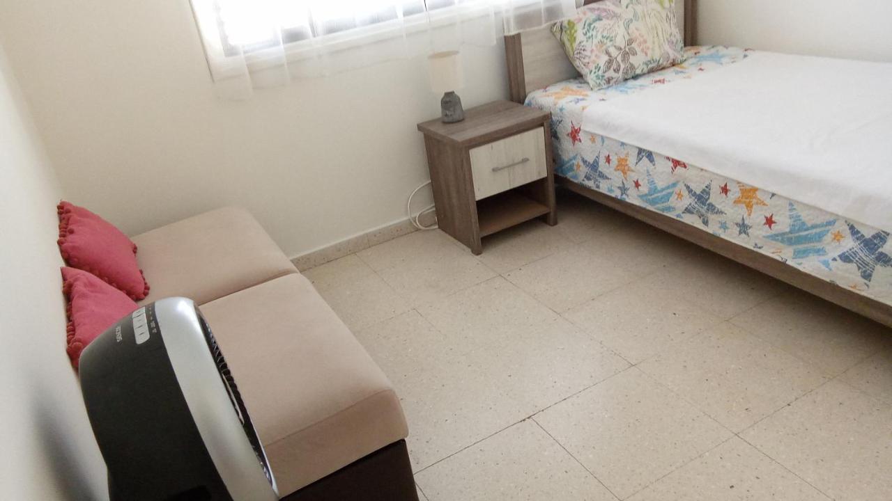 2 Bedroom Apartment In Makenzi Larnaca Exterior foto